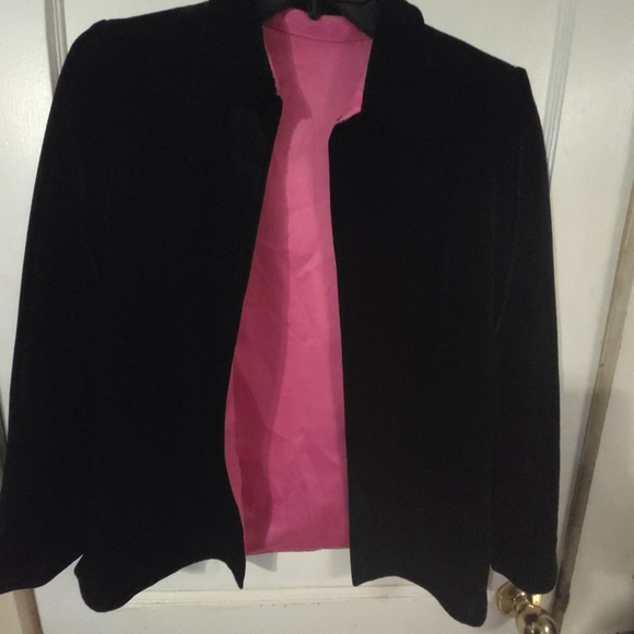 The Unbranded Brand Jackets & Blazers - Elegant Black Blazer with Pink Interior